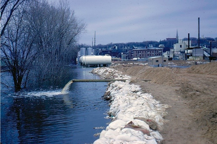 Assisting Stillwater - Flood of 1965 (14)